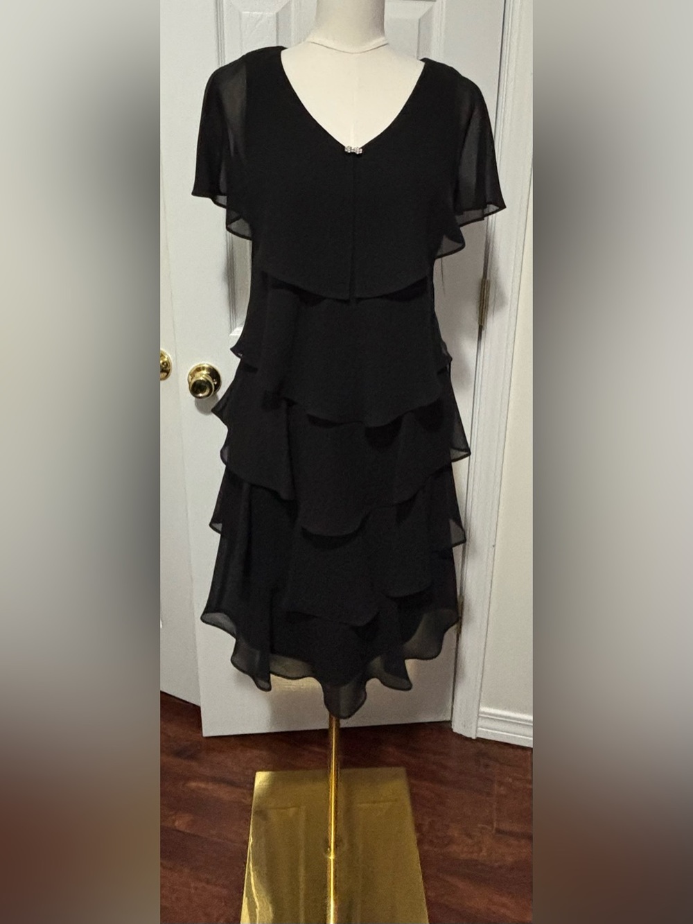 SLNY Womens Tiered Chiffon Capelet Cocktail Dress Black Sz 6 & 8